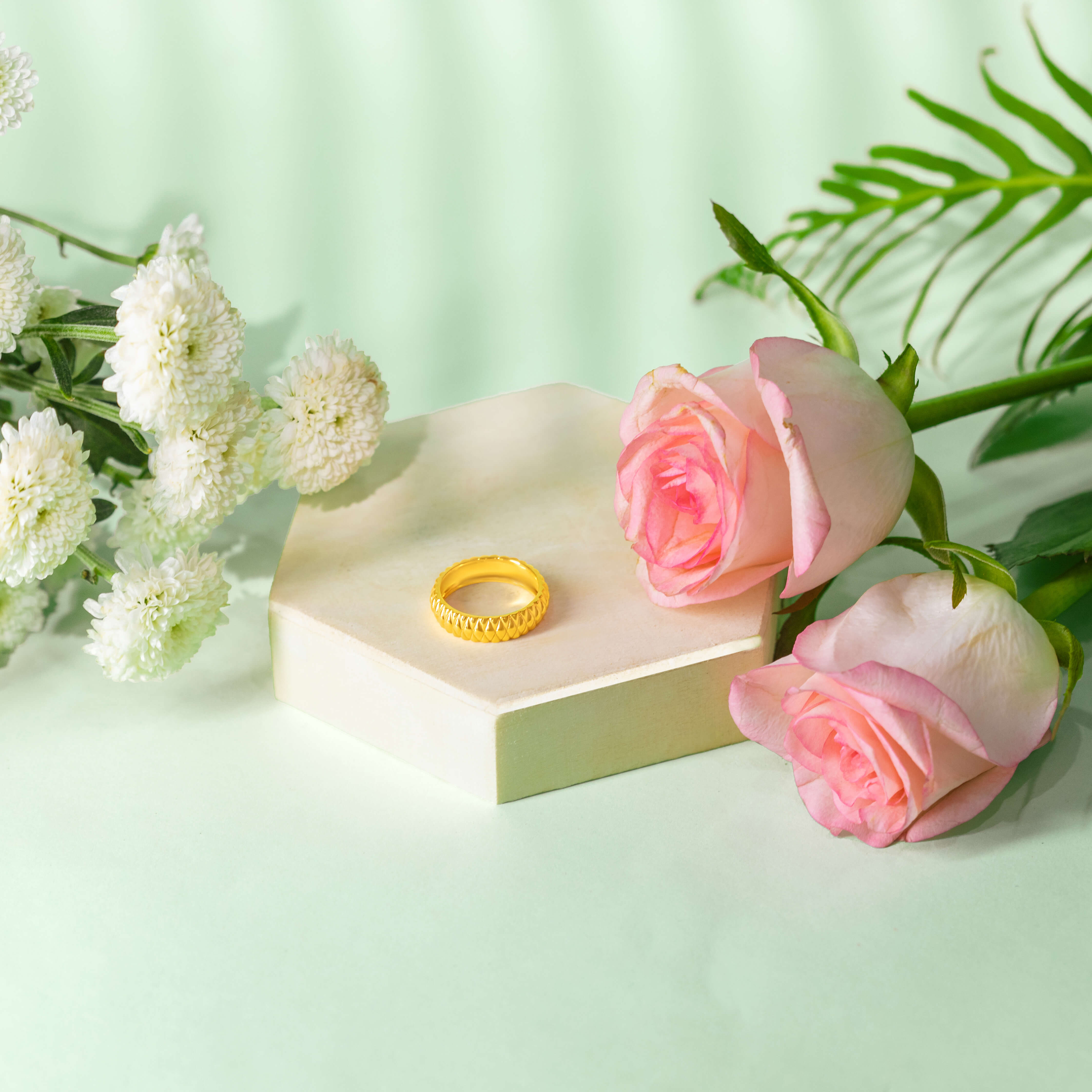 Magical Glow 14K Gold Band
