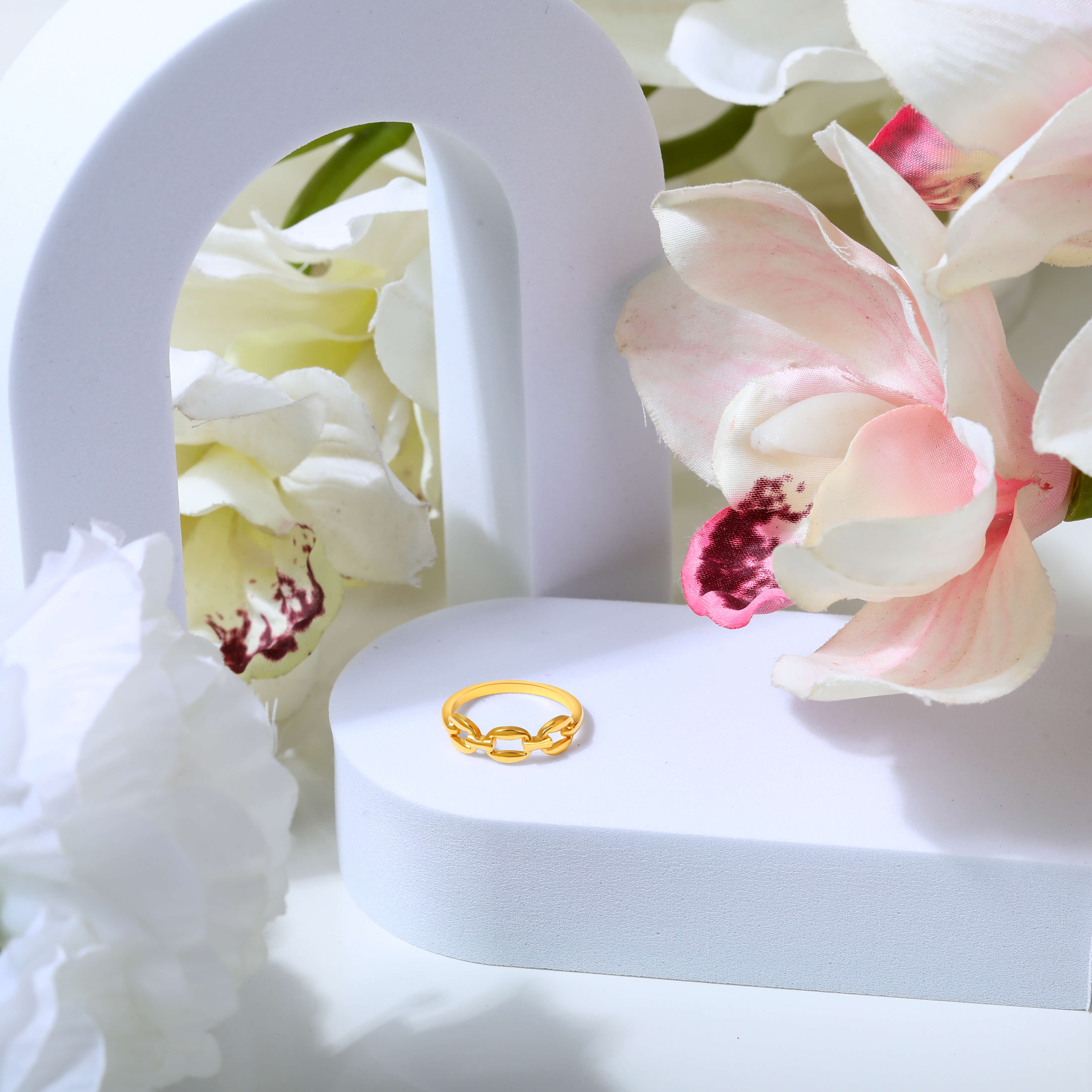 Elegant Ease 18K Gold Ring