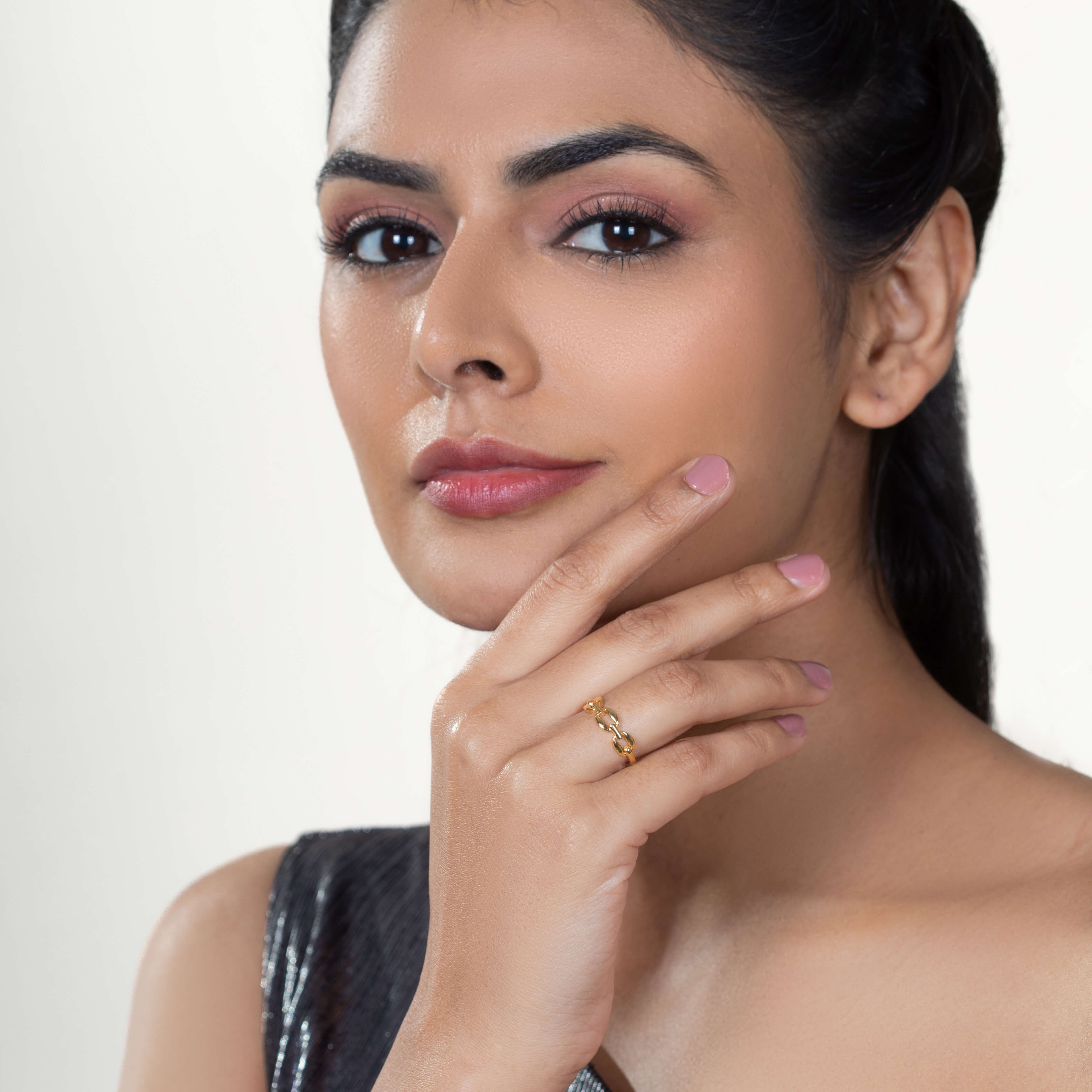 Elegant Ease 18K Gold Ring