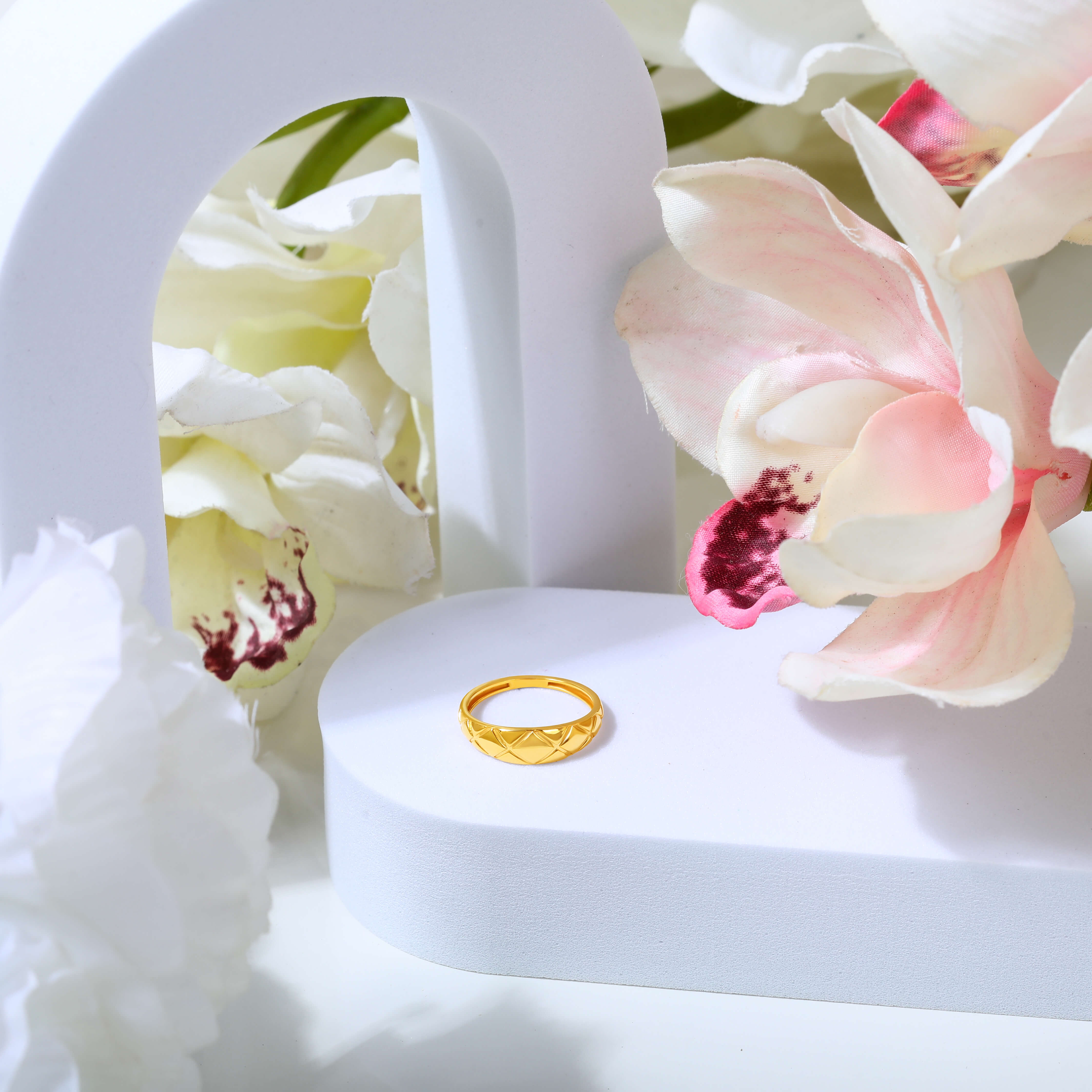 Deluxe Grace 18K Gold Ring