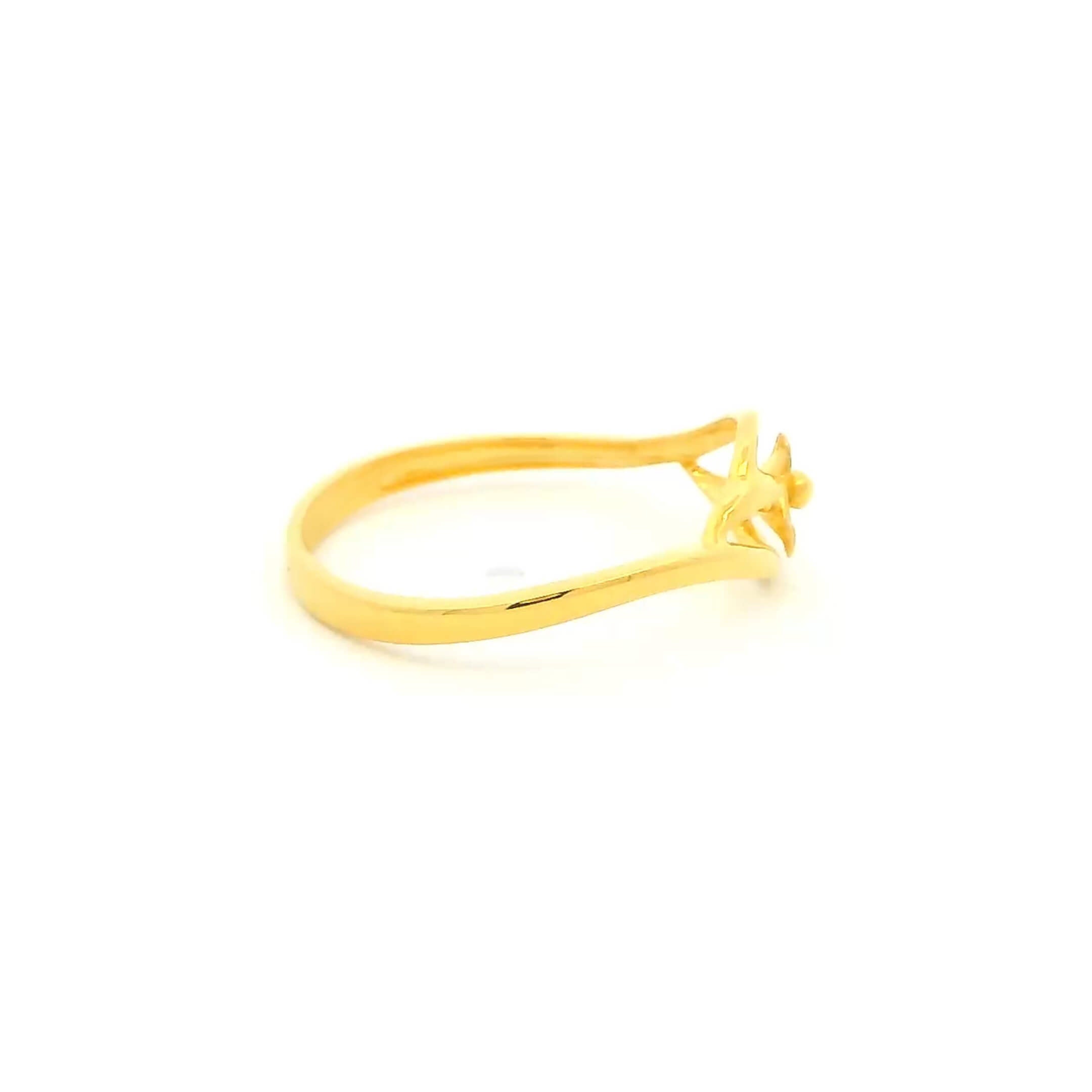 Riveting Floral Gold Ring