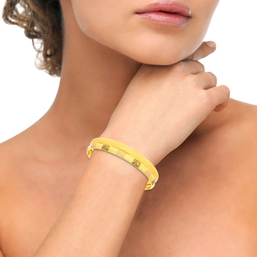 Classy Vibrance Gold Bangle
