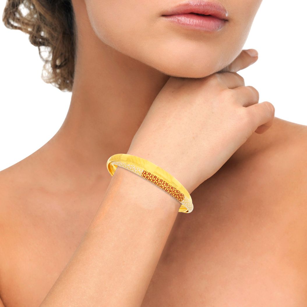 Charming Chic Gold Bangle