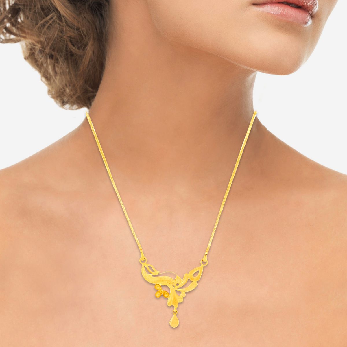 Gleaming Blossom Gold Short Necklace