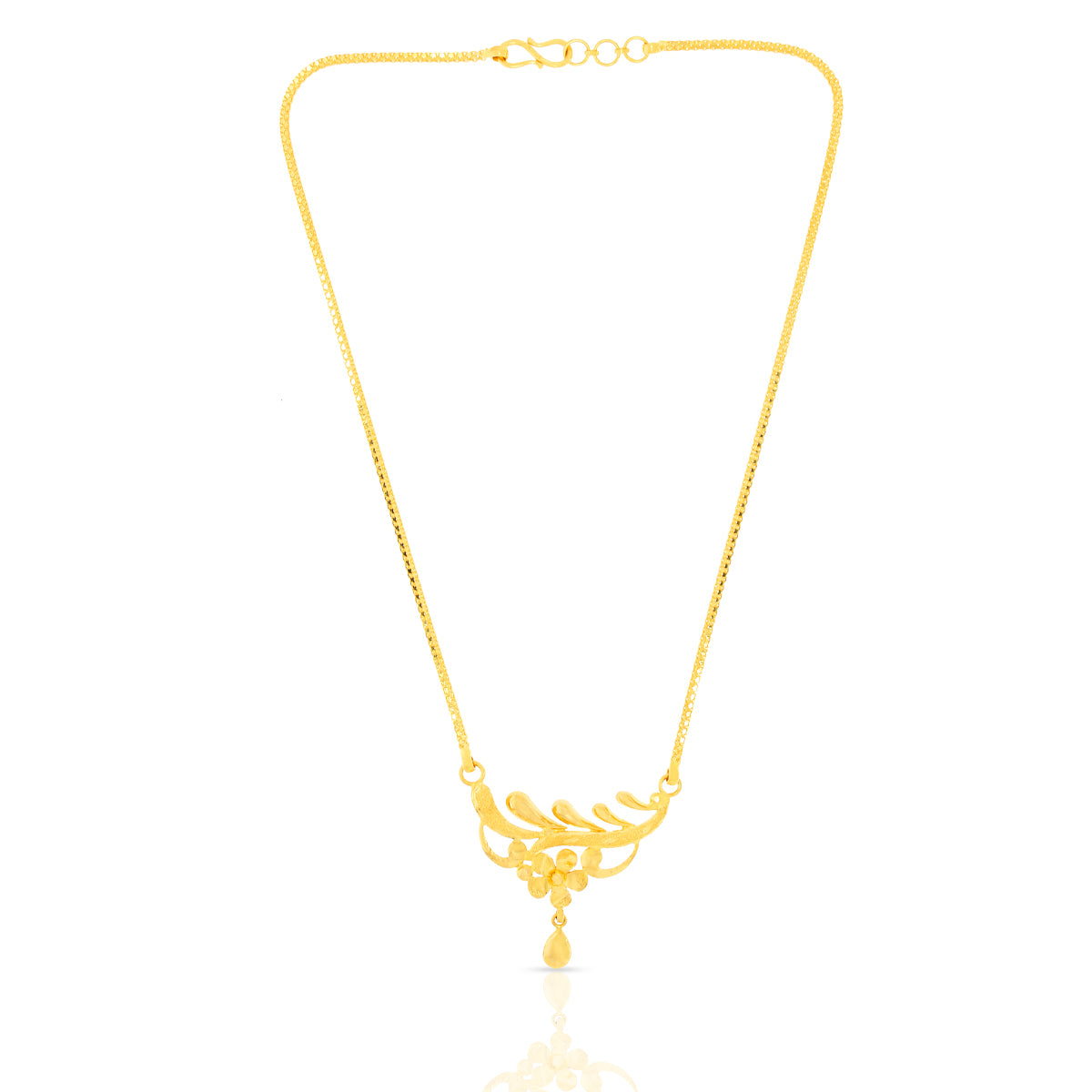 Charming Bloom Gold Short Necklace
