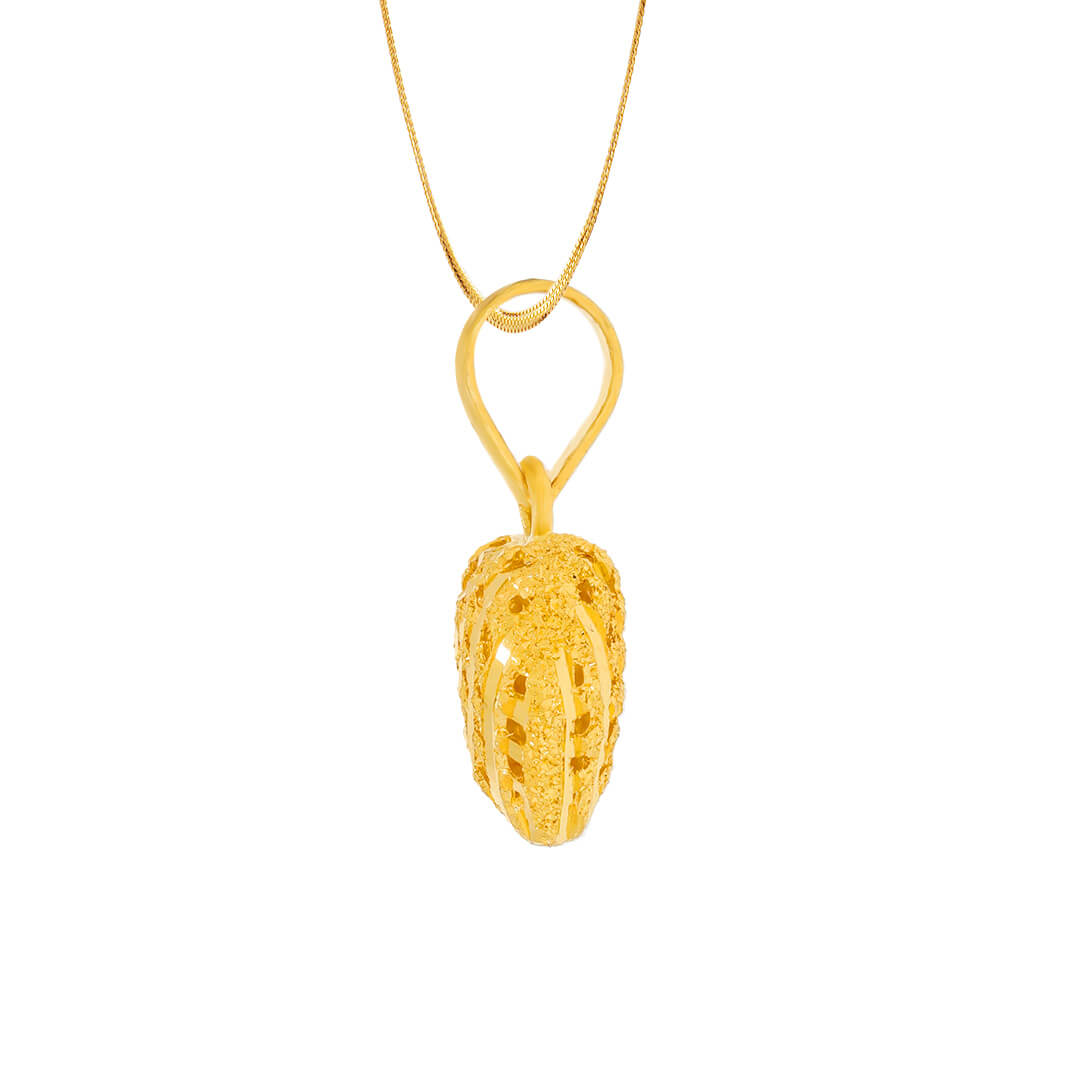 Alluring Heart Gleam Gold Pendant