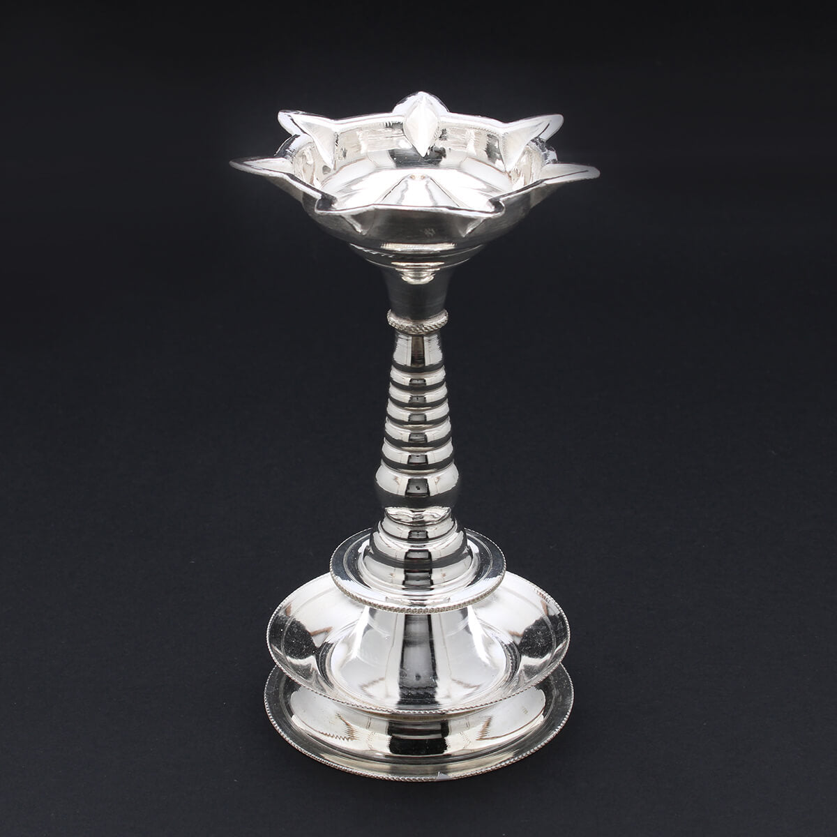 Refined Shimmer Silver Samai