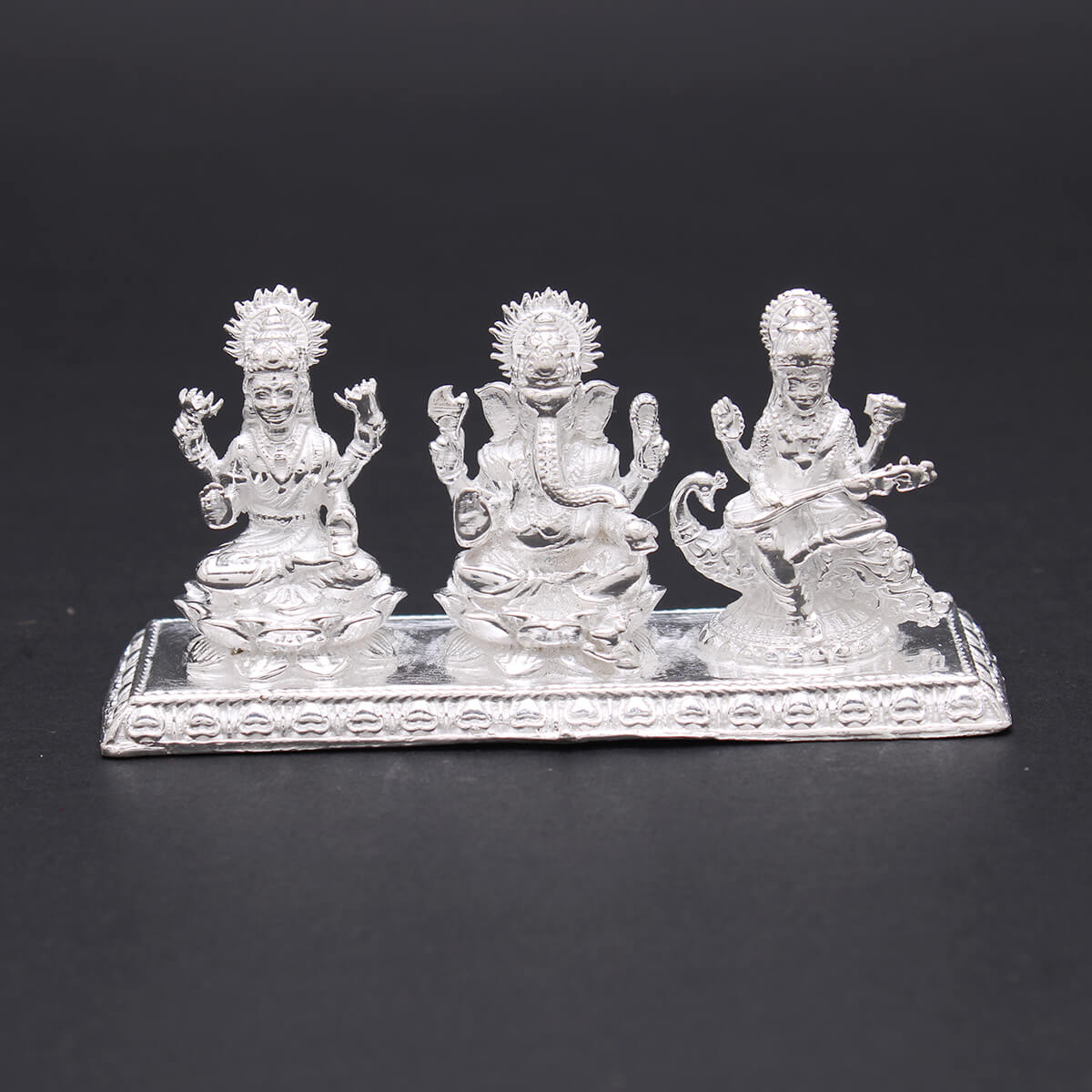 Enchanting Trinity Glow Silver Idol