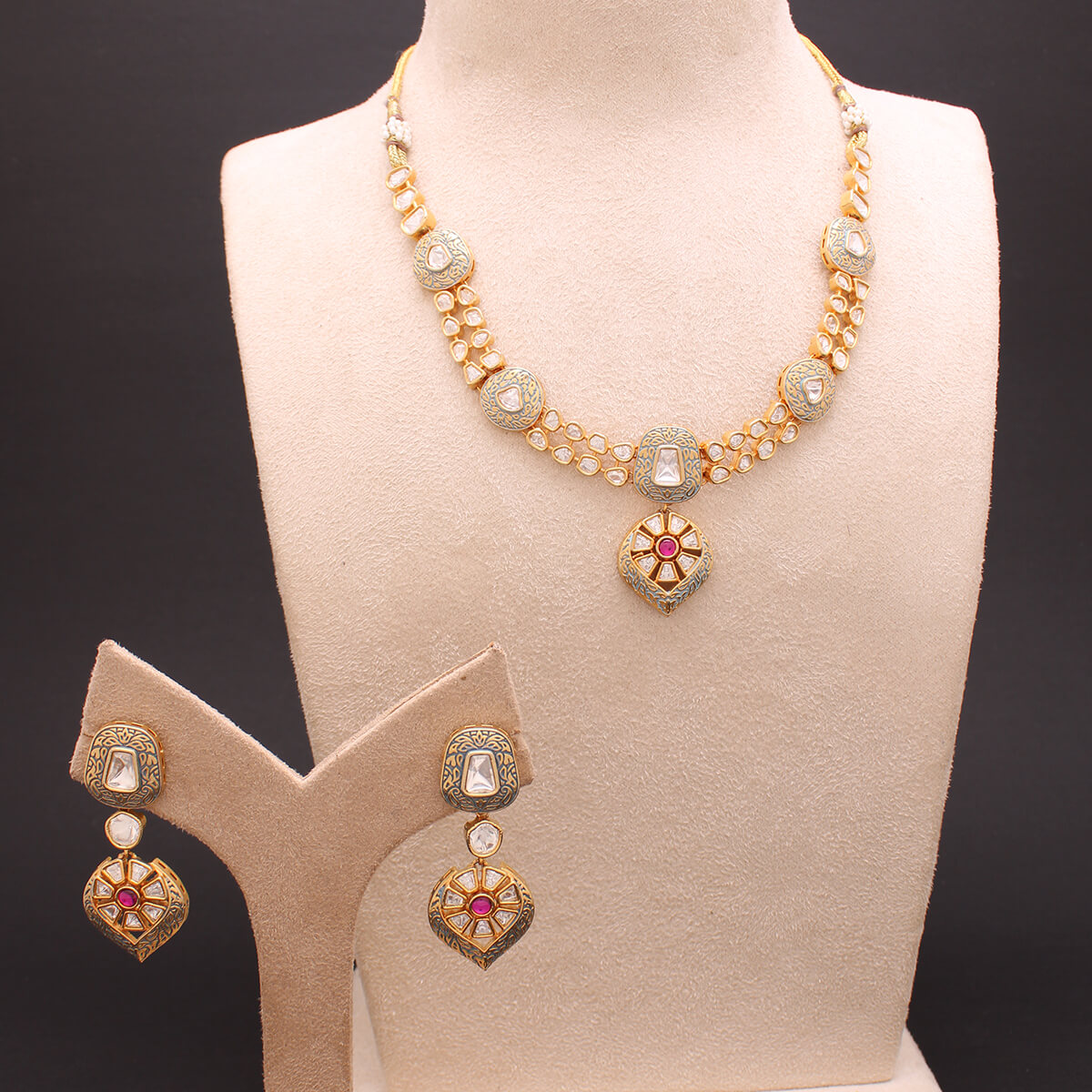 Fine Kundan Necklace Set