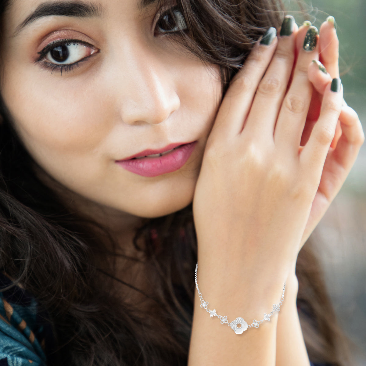 Stylish Motif Chain Bracelet