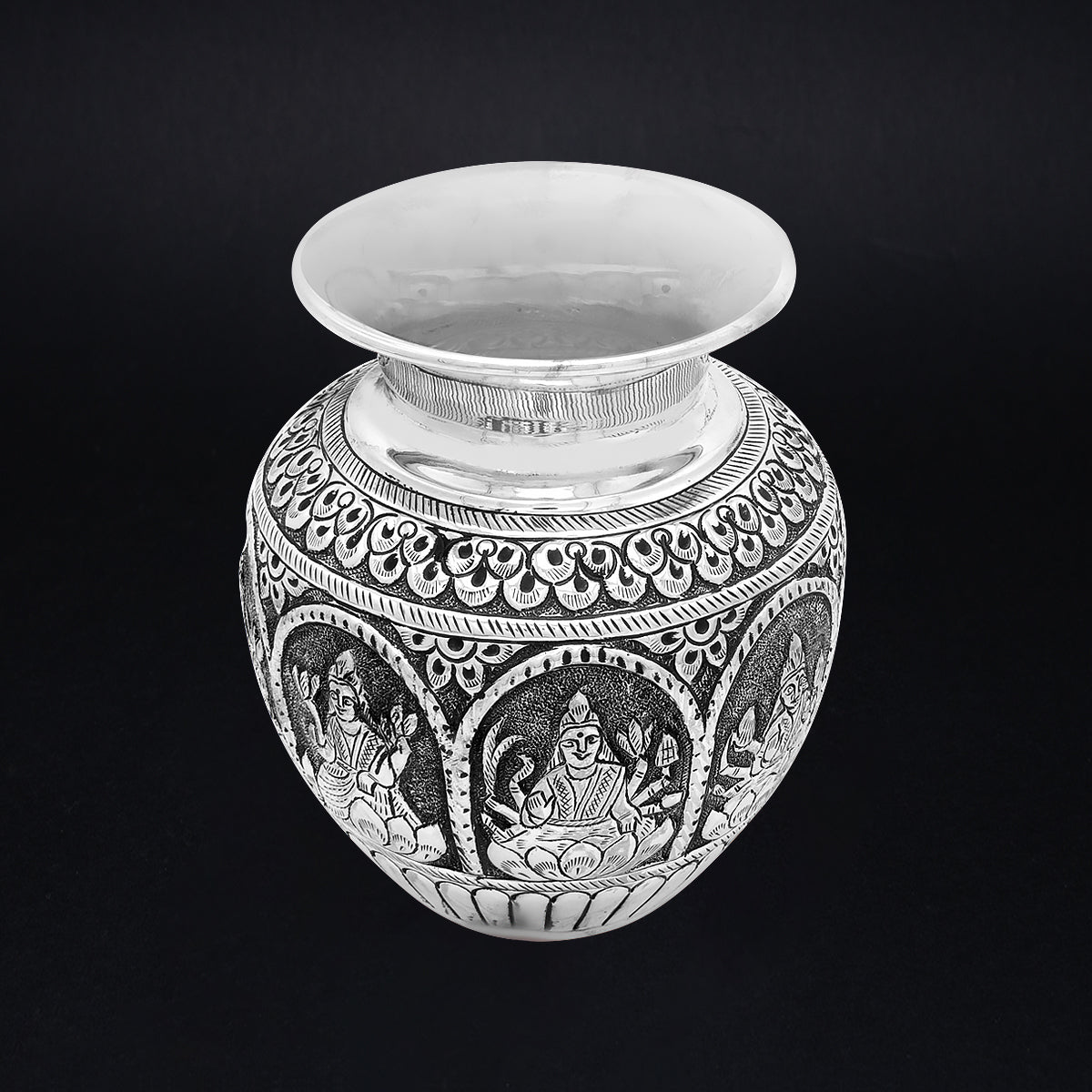 Regal Artistic Shine Silver Kalash