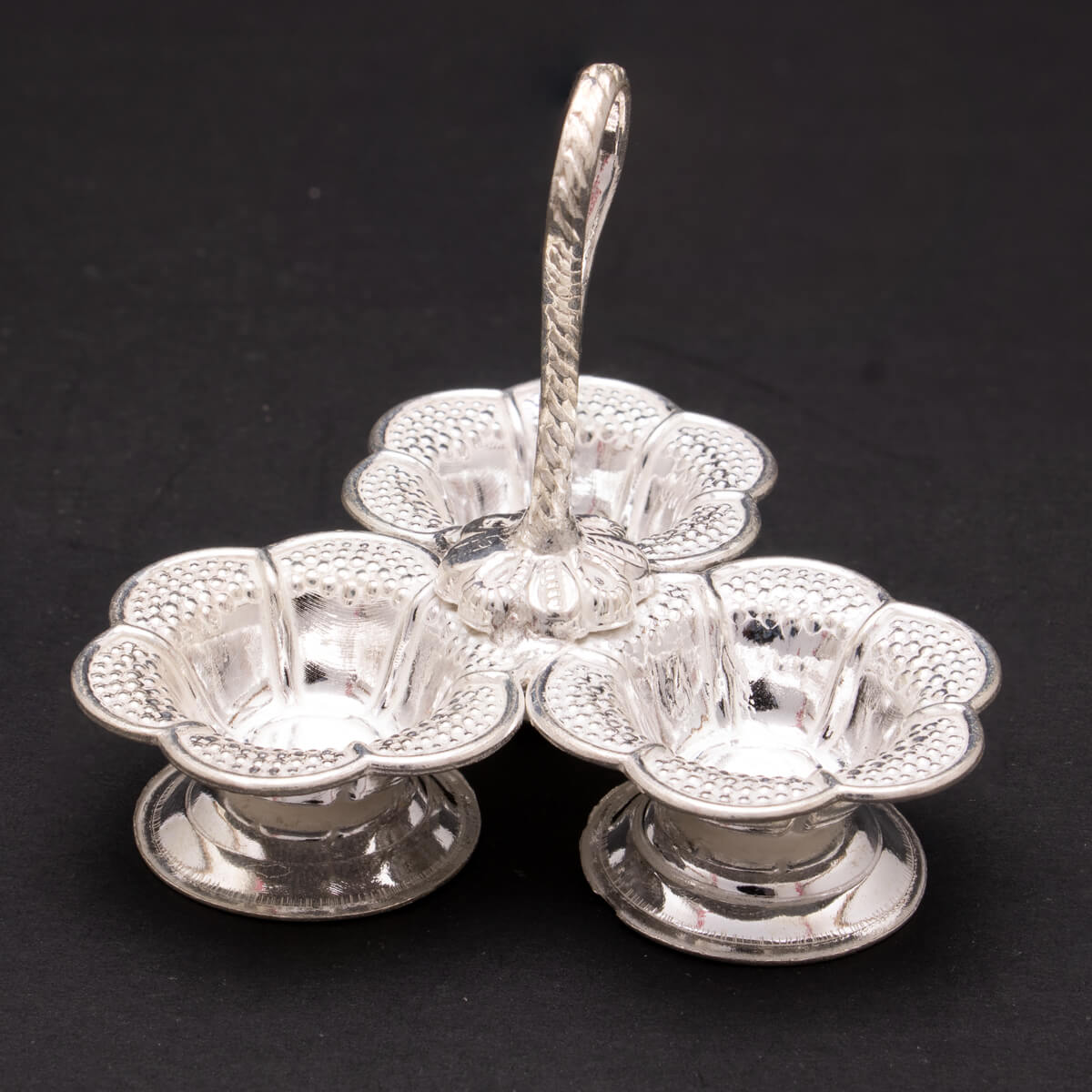 Captivating Floral Shimmer Silver Karanda