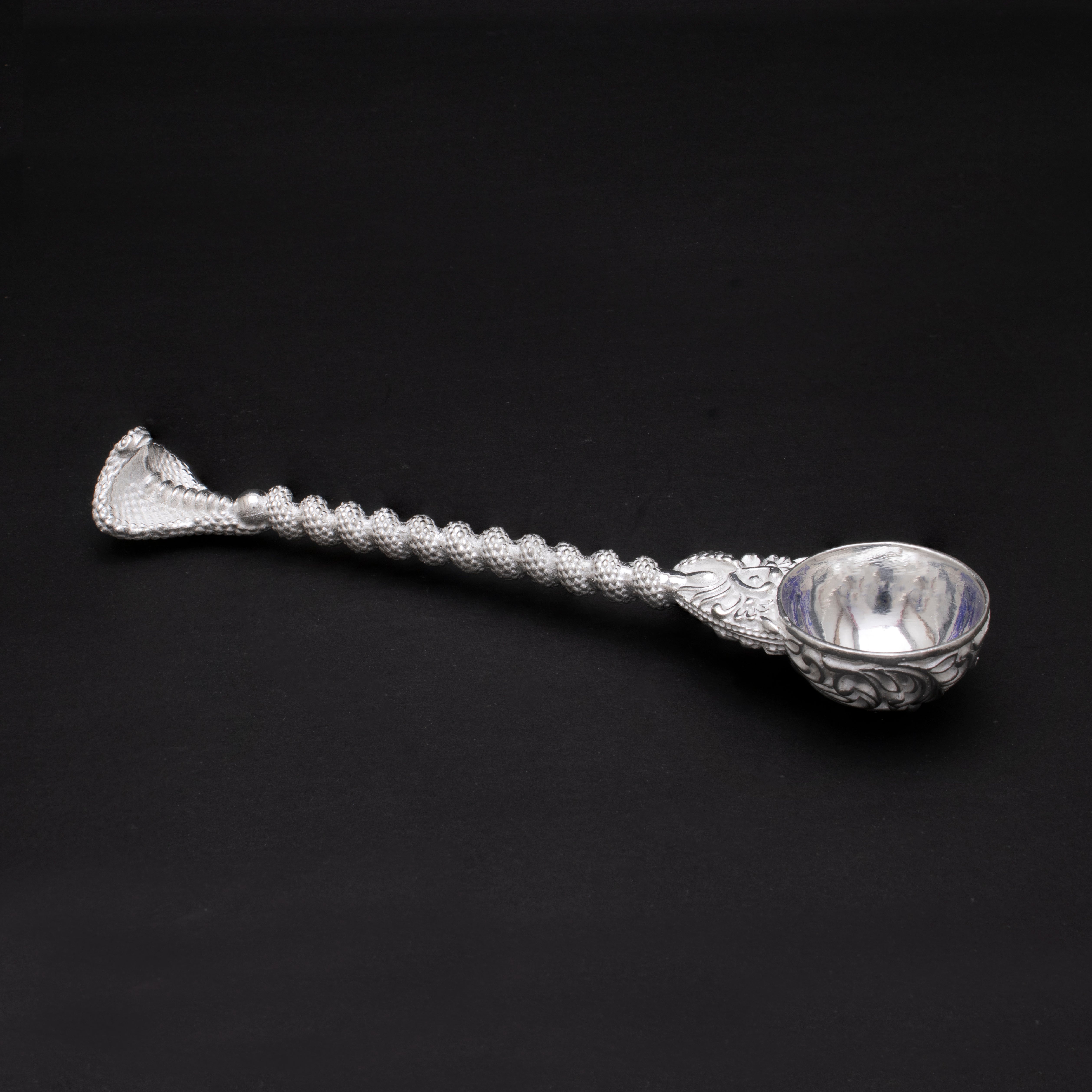 Lustrous Swirl Silver Sandhyapali