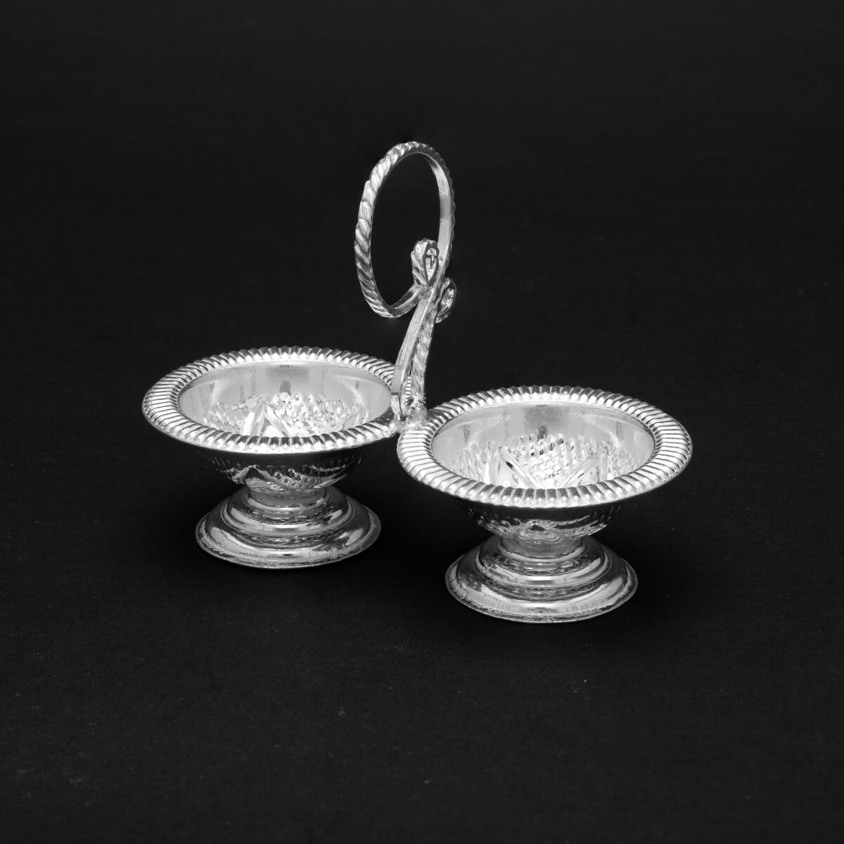 Minimalist Elegance Silver Karanada