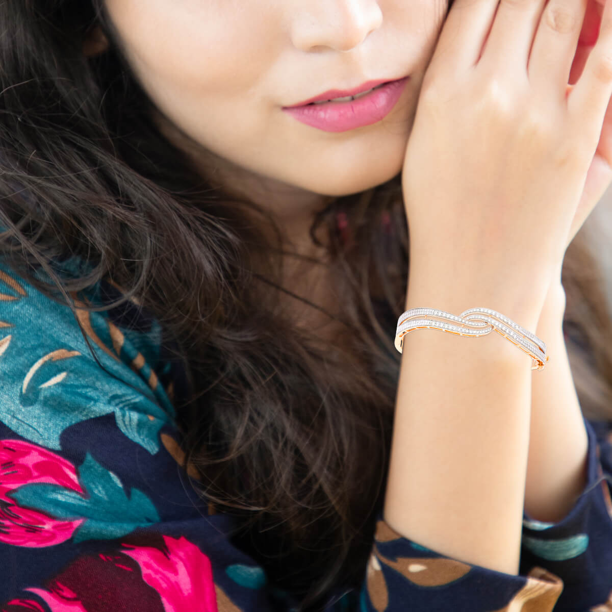 Captivating Swirl Shimmer Diamond Kada
