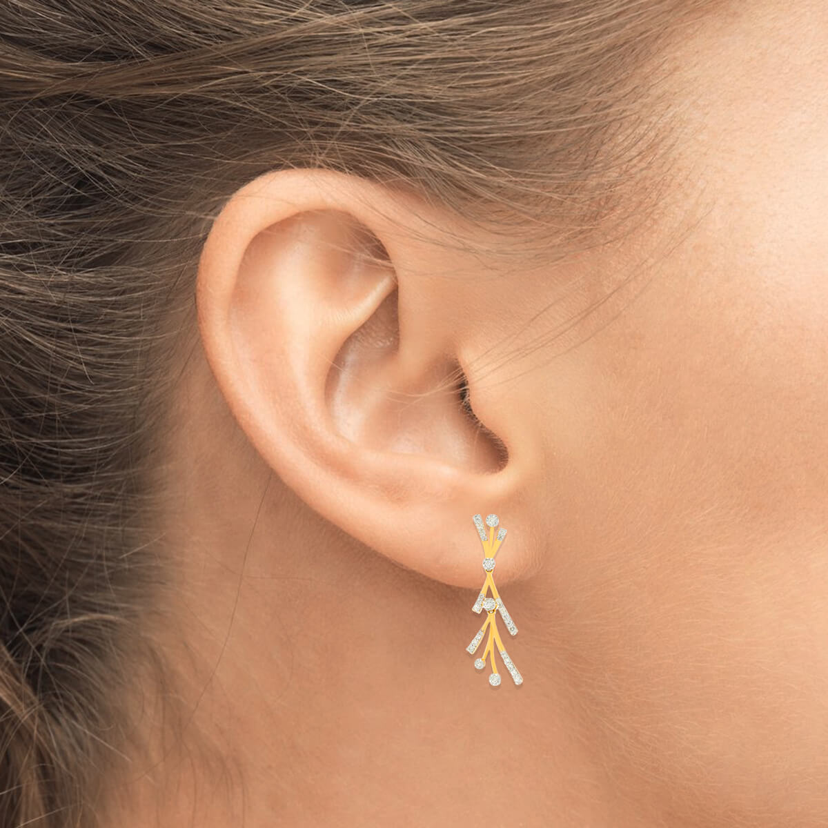 Chic 18K Diamond Danglers for Sleek Stylish