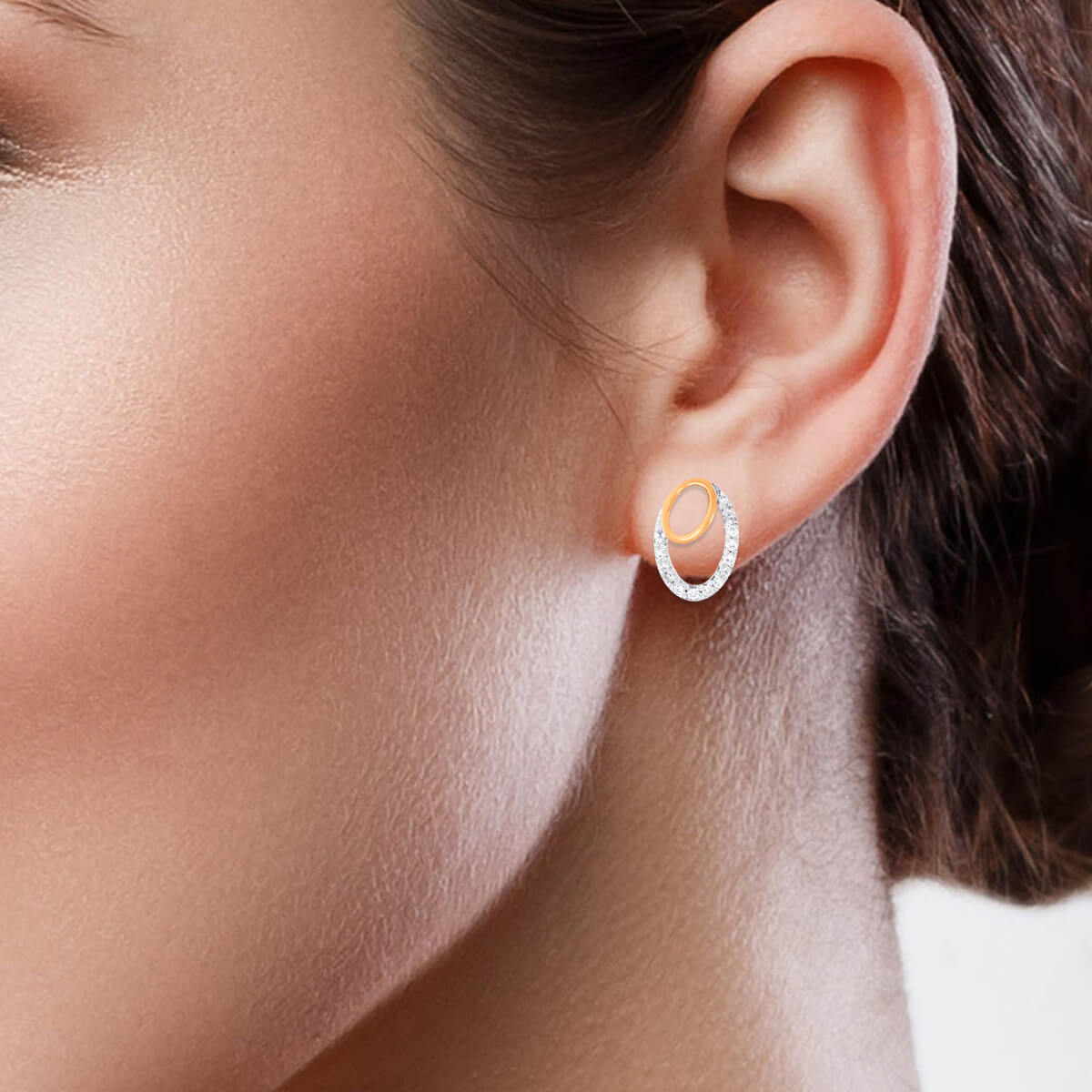 Dazzling Oval Studs 18K For Daily Shine