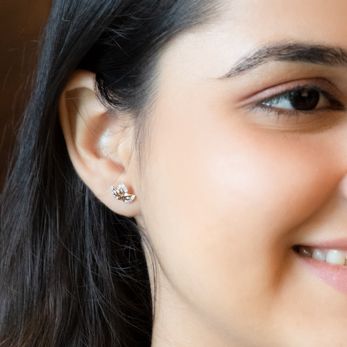 Glittering Tri-Petal 14K Studs for Modern Flair