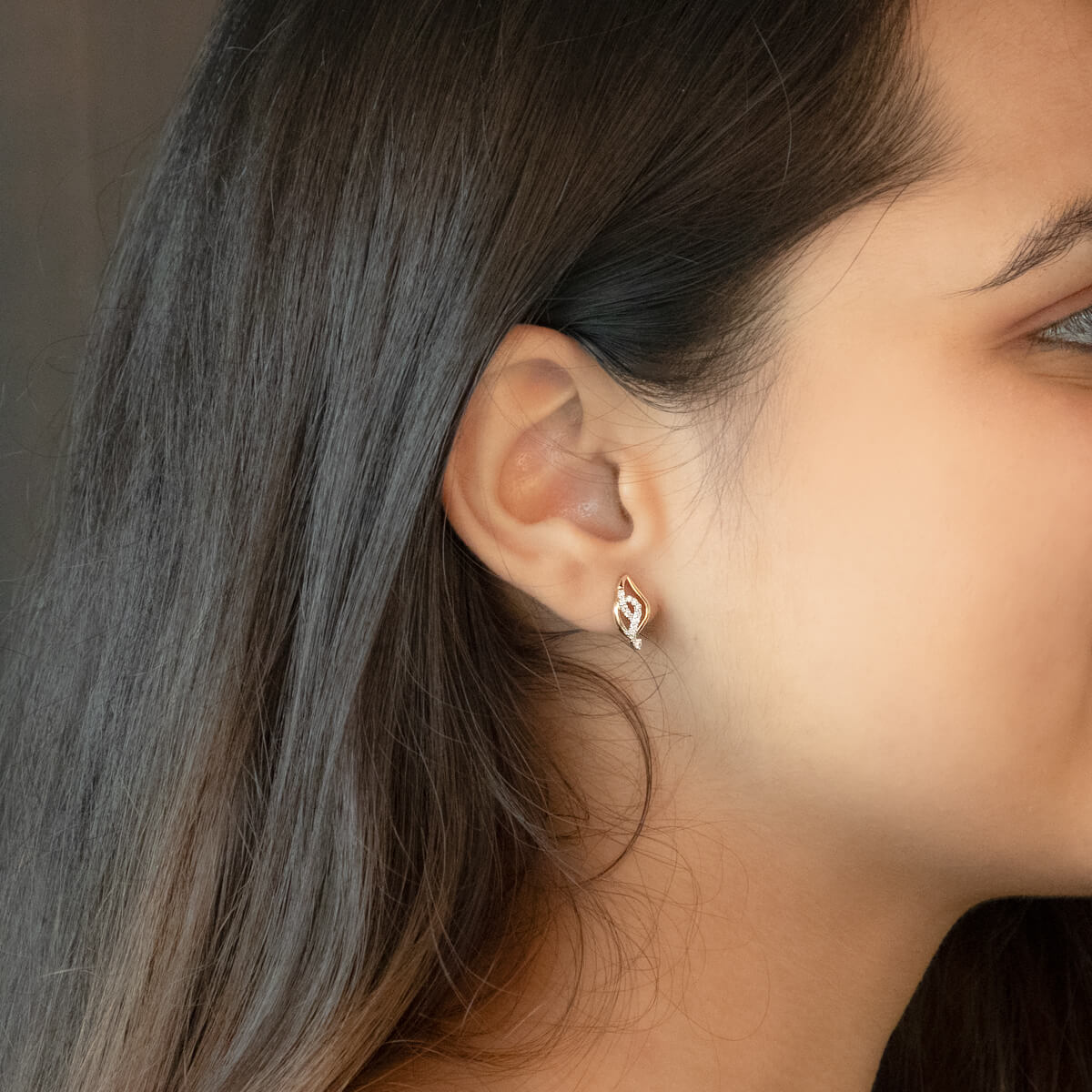 Trendy Gleaming 14K Gold Studs