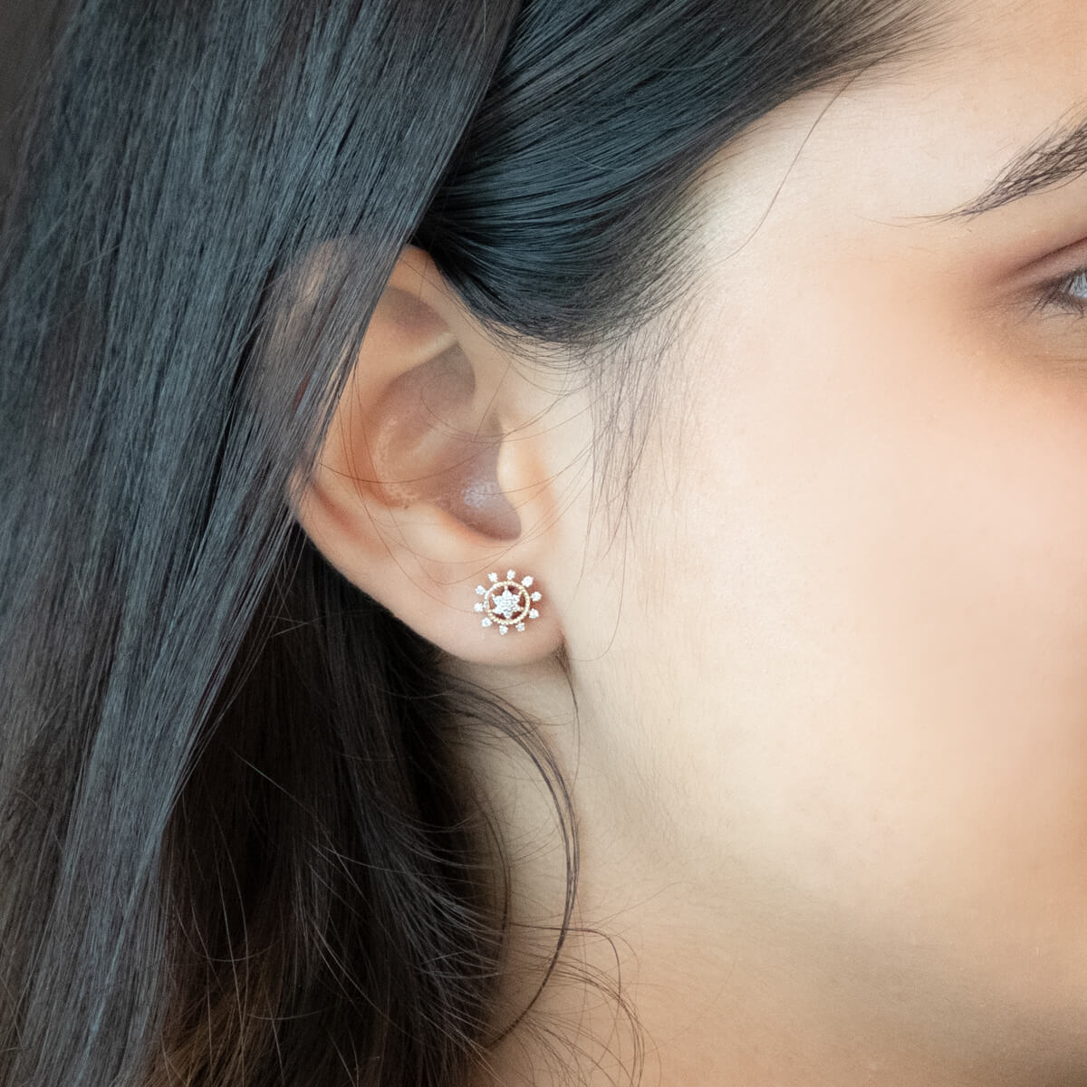 14K Delicate Wheel Motif Studs For Everyday Radiance