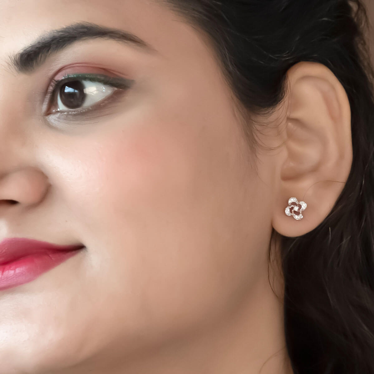 14K Gold Stud Earrings For An Enhanting Glow