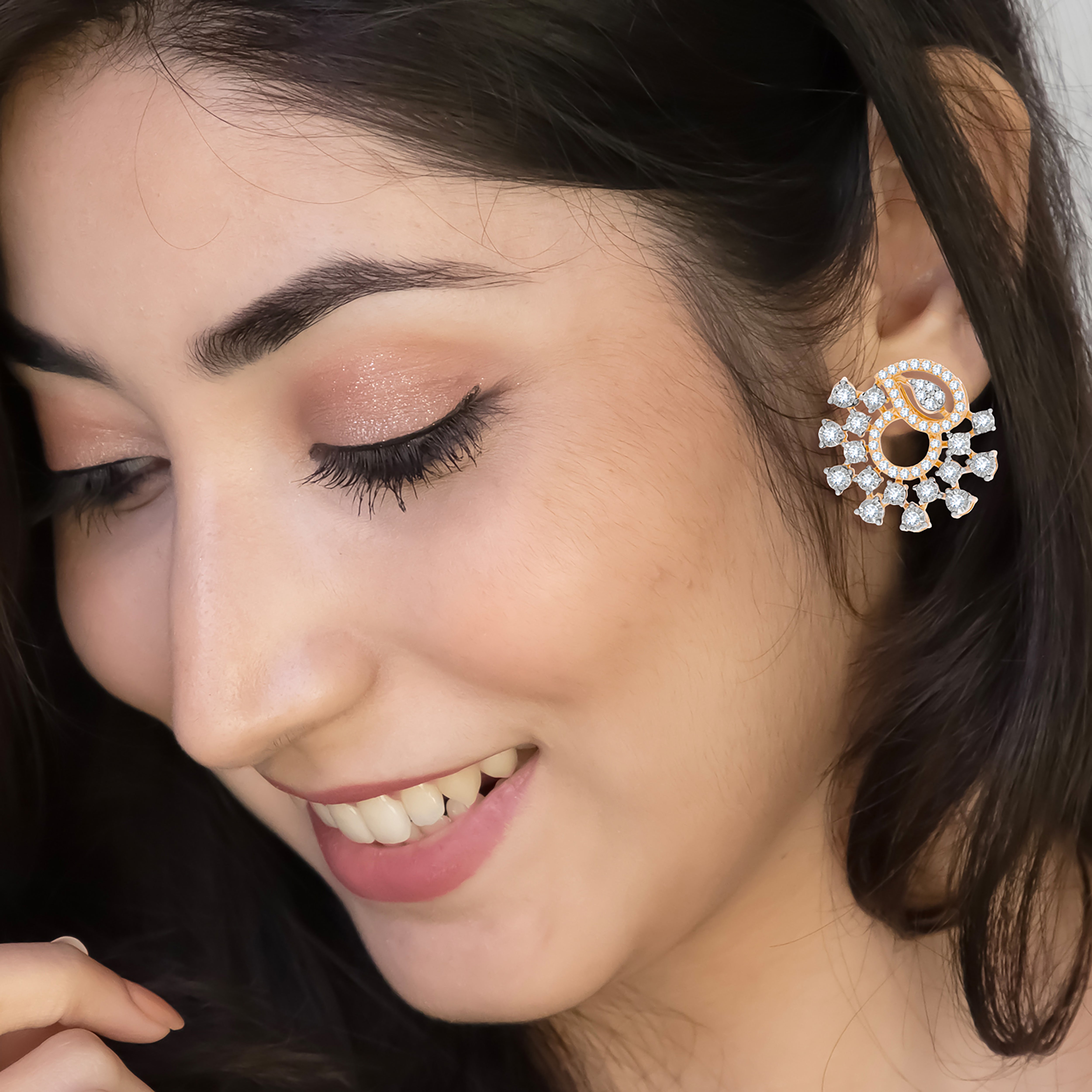 Shimmering Marvel Flora 18K Diamond Studs