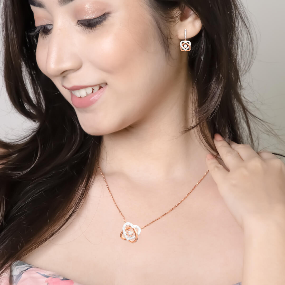 Enigmatic Heart Dazzle Diamond Pendant Set