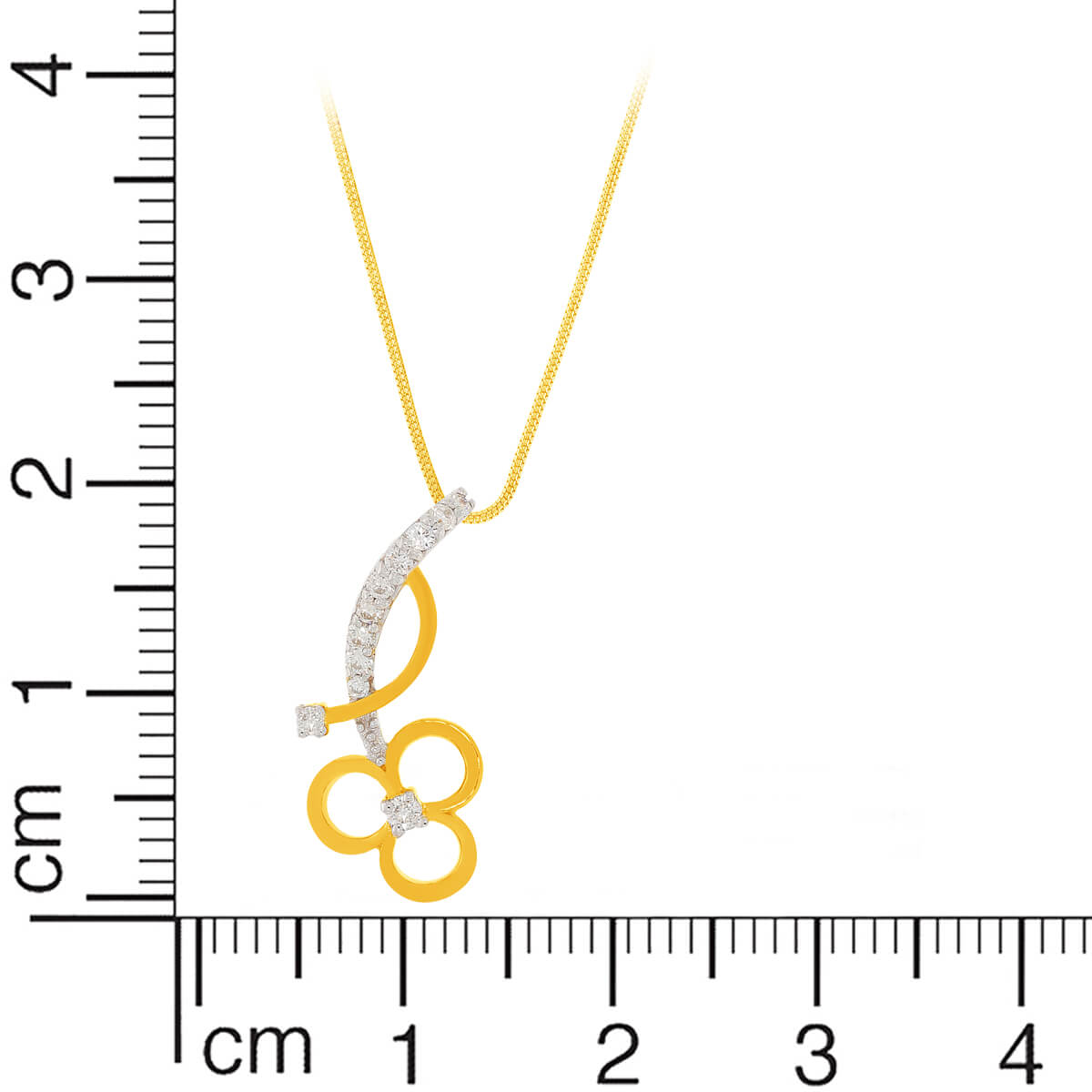 Chic Clover Radiance Diamond Pendant