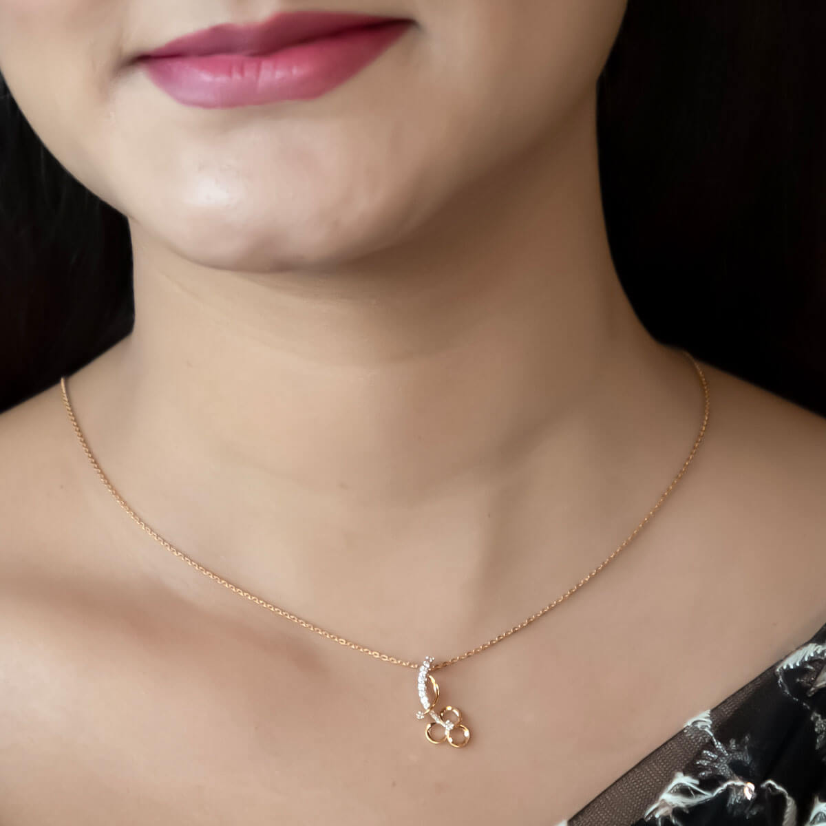 Chic Clover Radiance Diamond Pendant