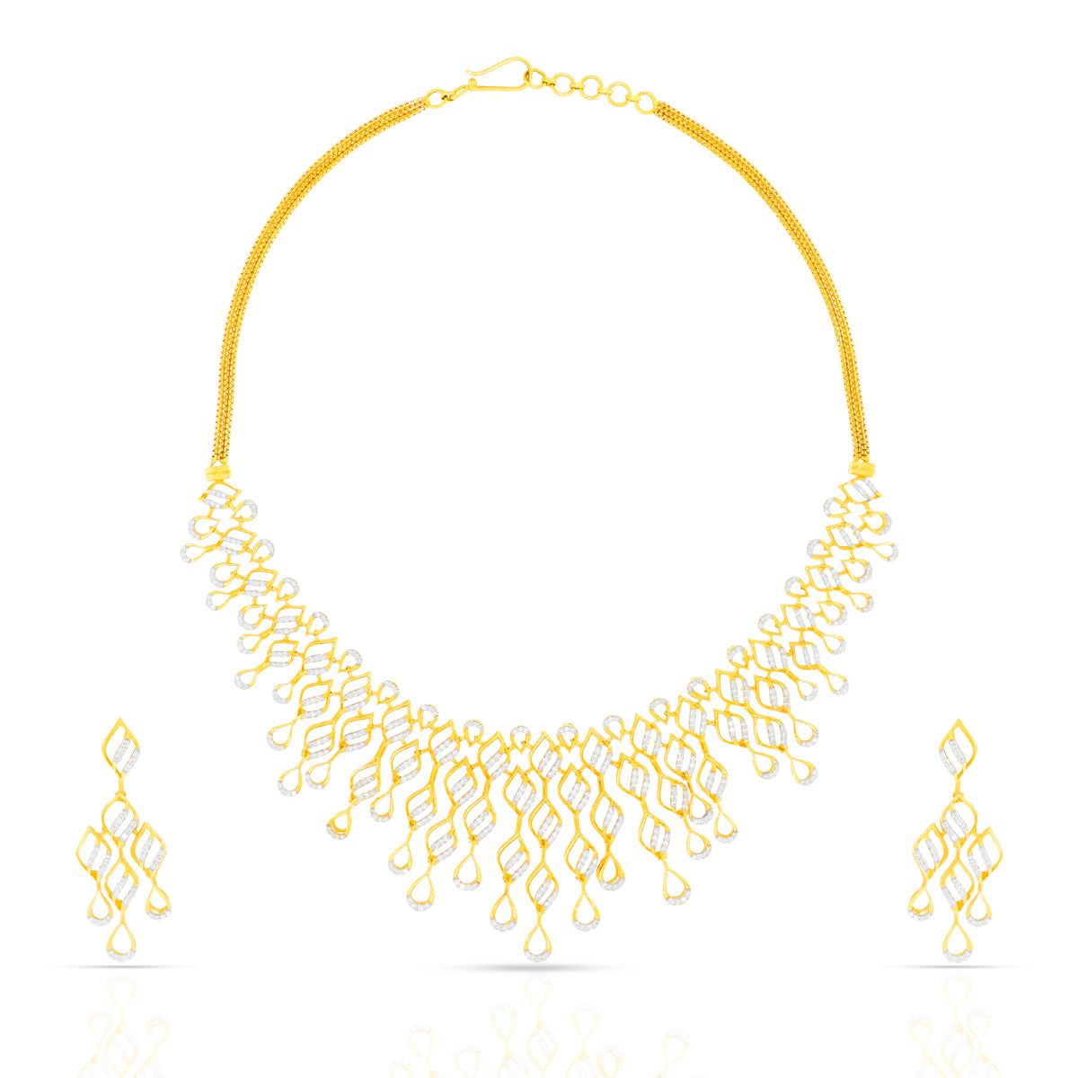 Mesmerising Shimmer 18K Diamond Short Necklace Set