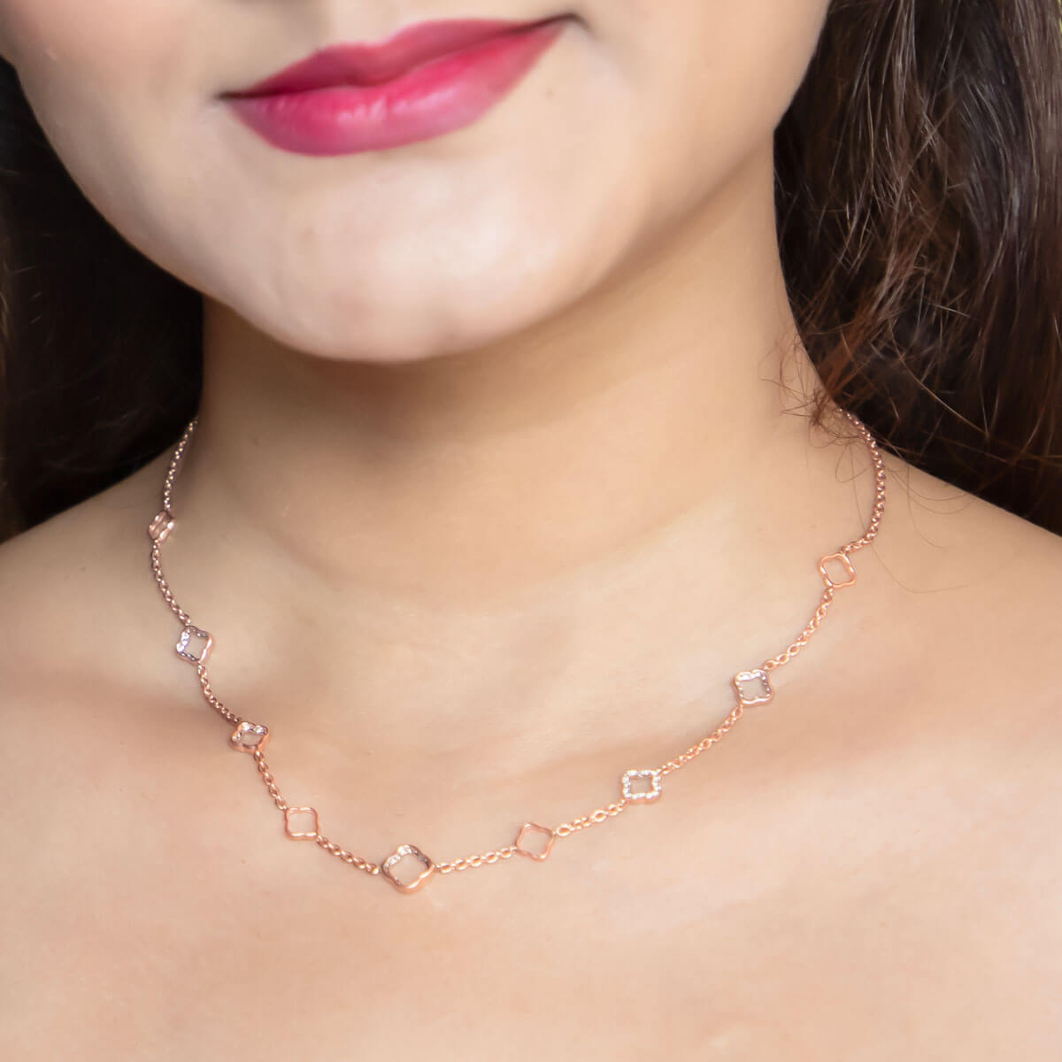 Cuboid Shine Diamond Short Necklace