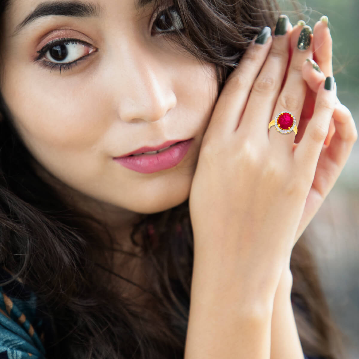 Scarlet Radiance Gold Ring