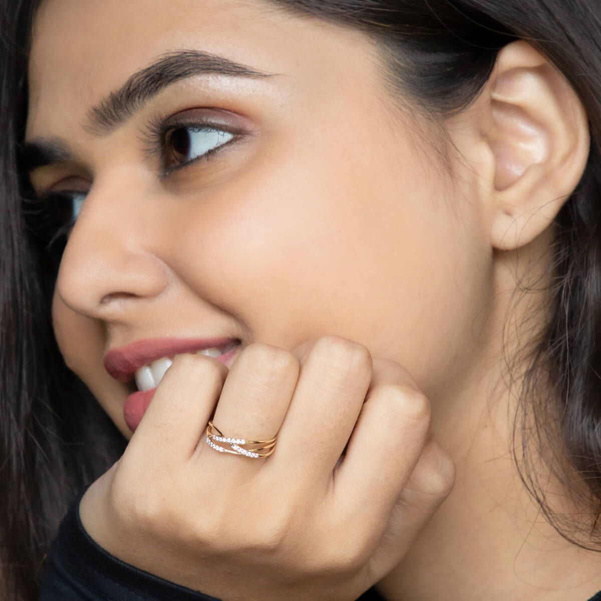 Stylish Gleaming Diamond Ring for Women