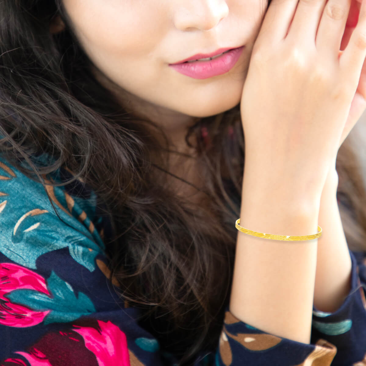 Slender Bold Gold Bangle