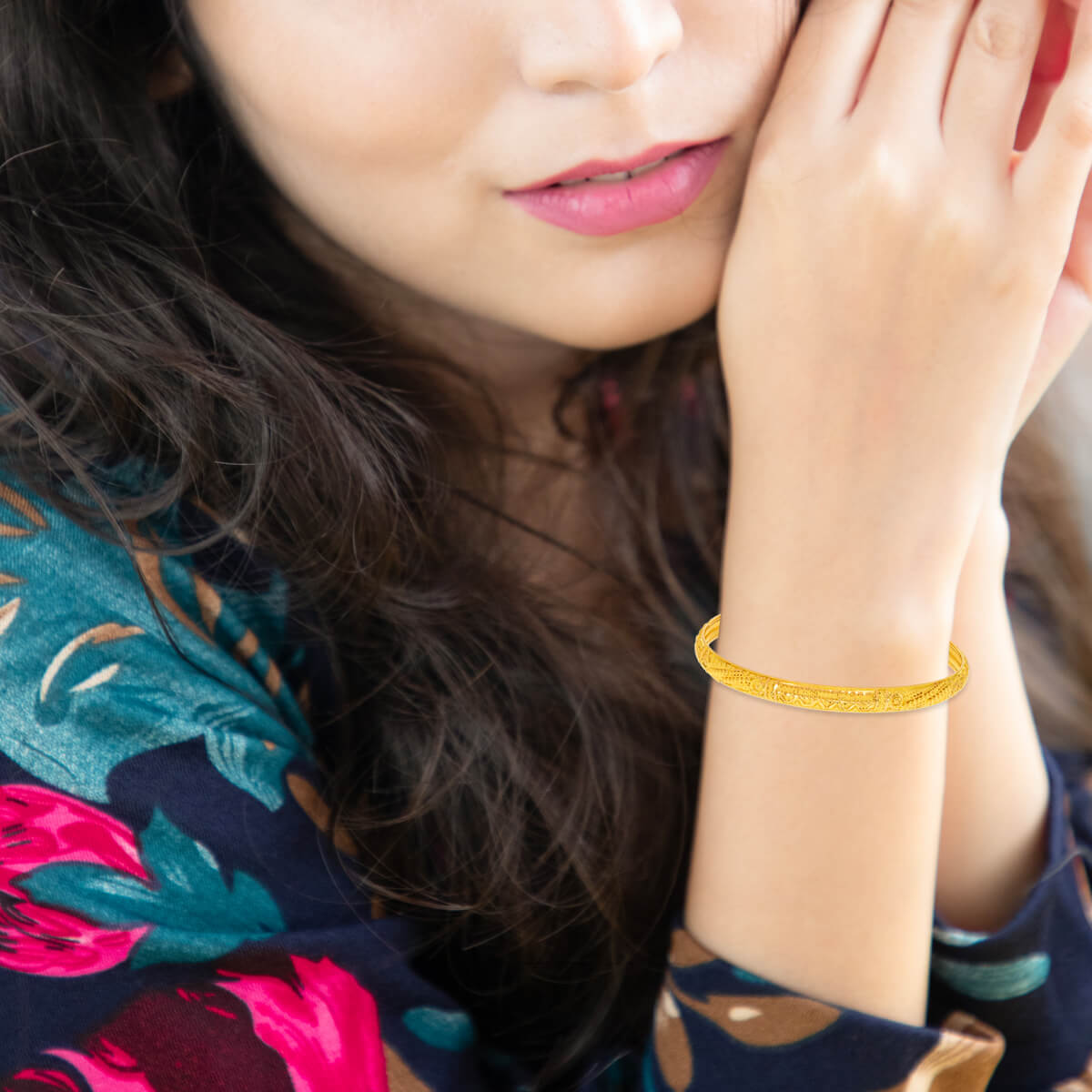 Gold Bangle with Lustrous Shine