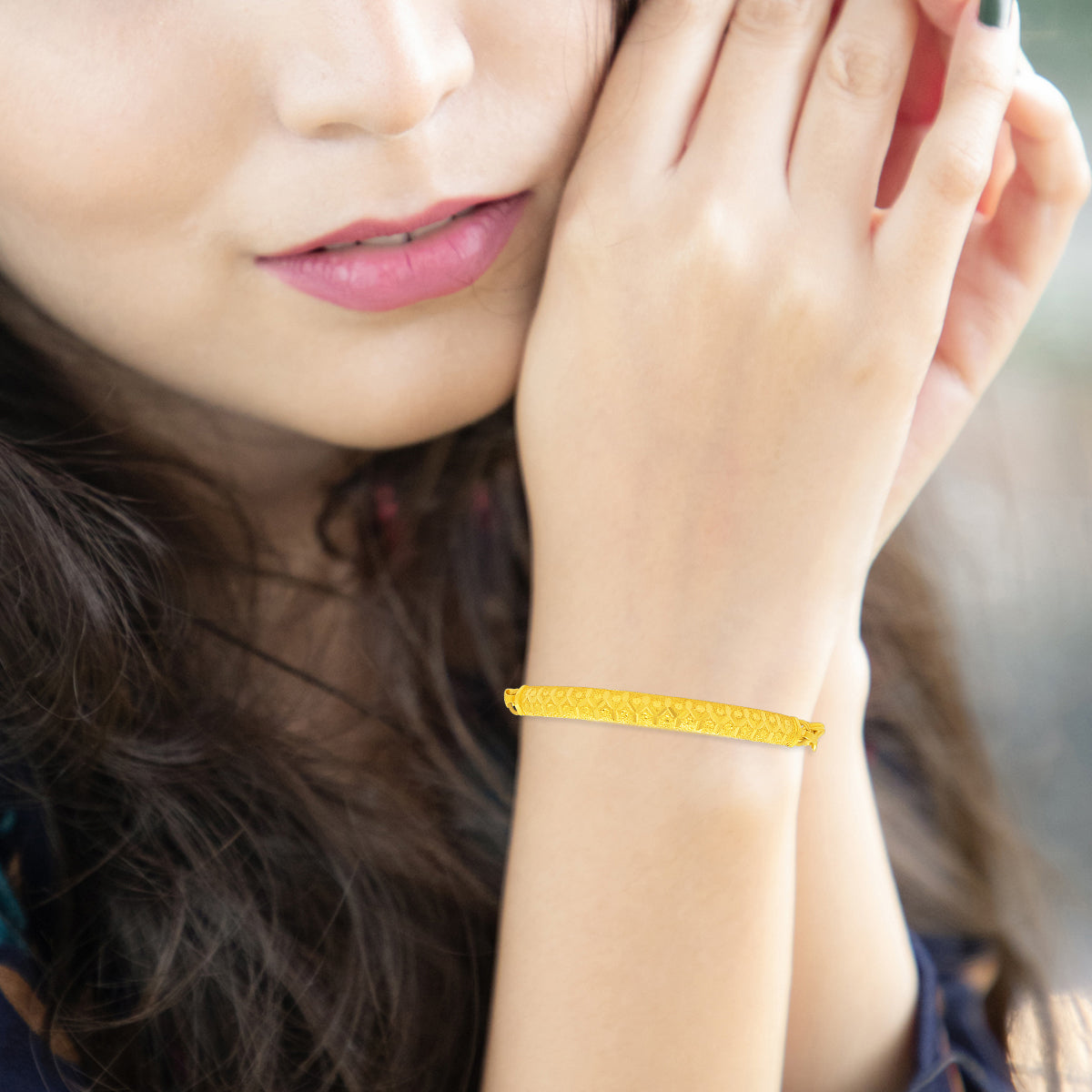 Bold Graceful Gold Bracelet