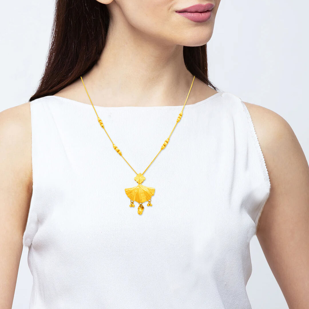 Elegant Golden Charm Short Necklace