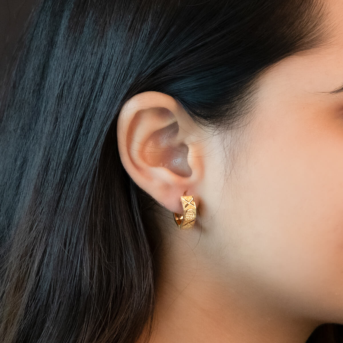 22K Hexagon Gold Hoop Earrings for a Modern Flair