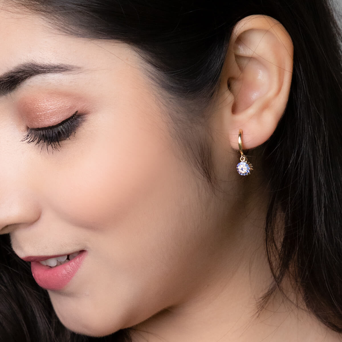 Charming 18K Gold Hoop Earrings with Floral Design