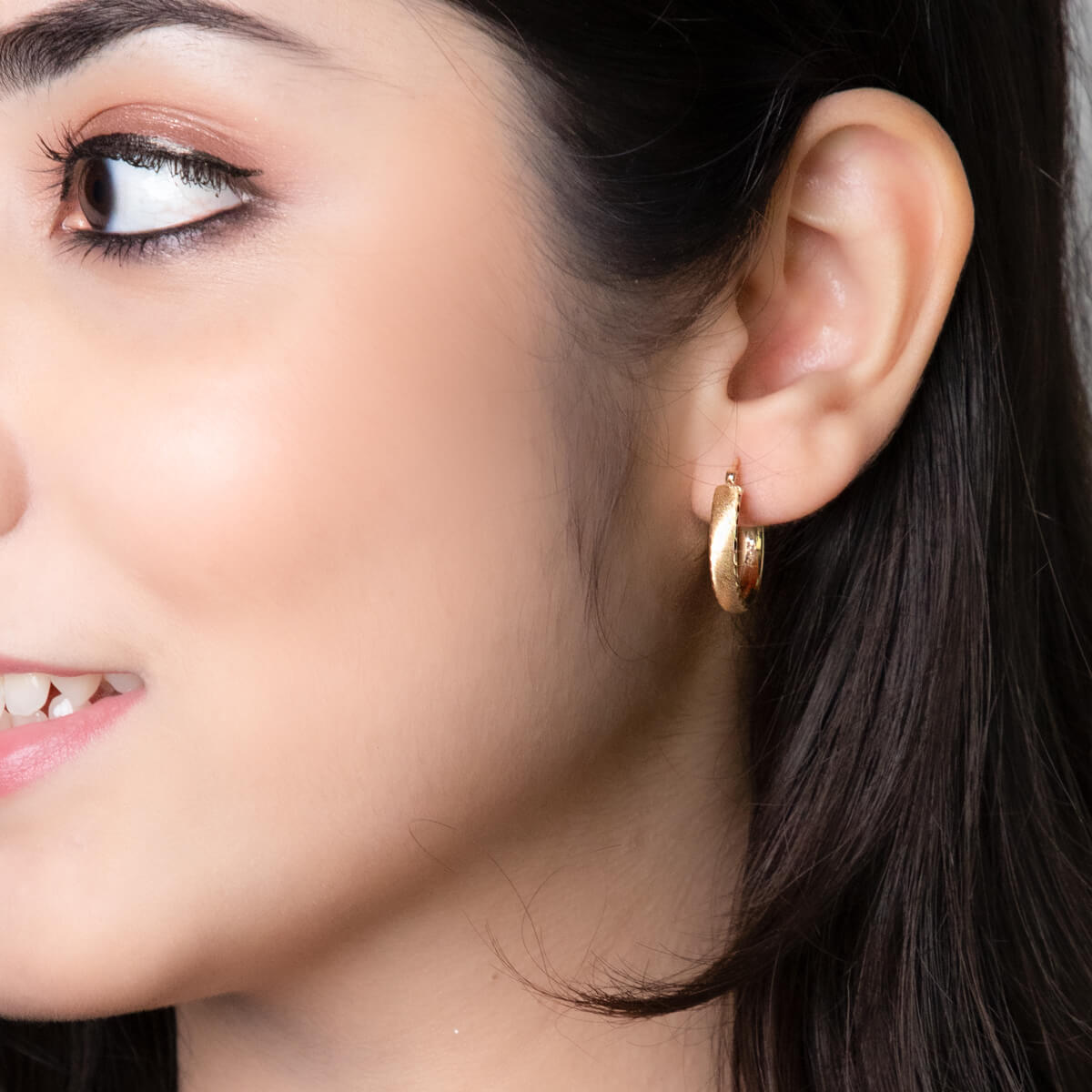 Vintage Elegance 18K Gold Hoop Earrings
