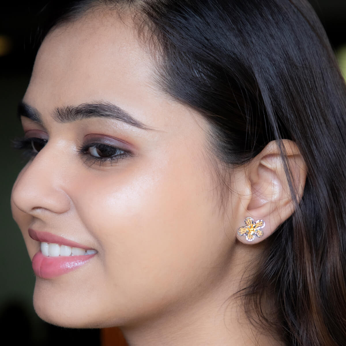 22K Graceful Floral Stud Earrings