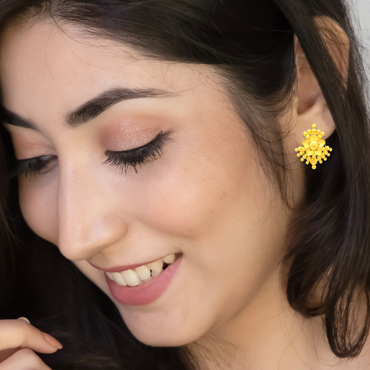 Gorgeous Glow Gold Stud Earrings 22K