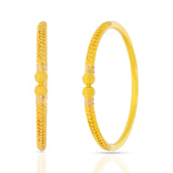 Sleek Glorious Gold Bangle