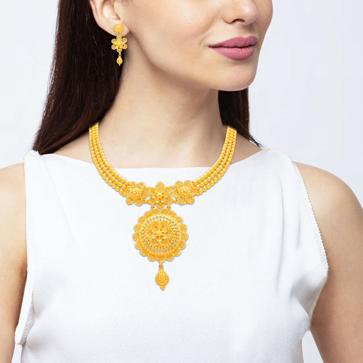 Grandeur Blossom Charm Gold Short Necklace