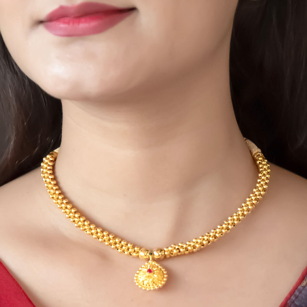 Vintage Elegance Gold Thushi
