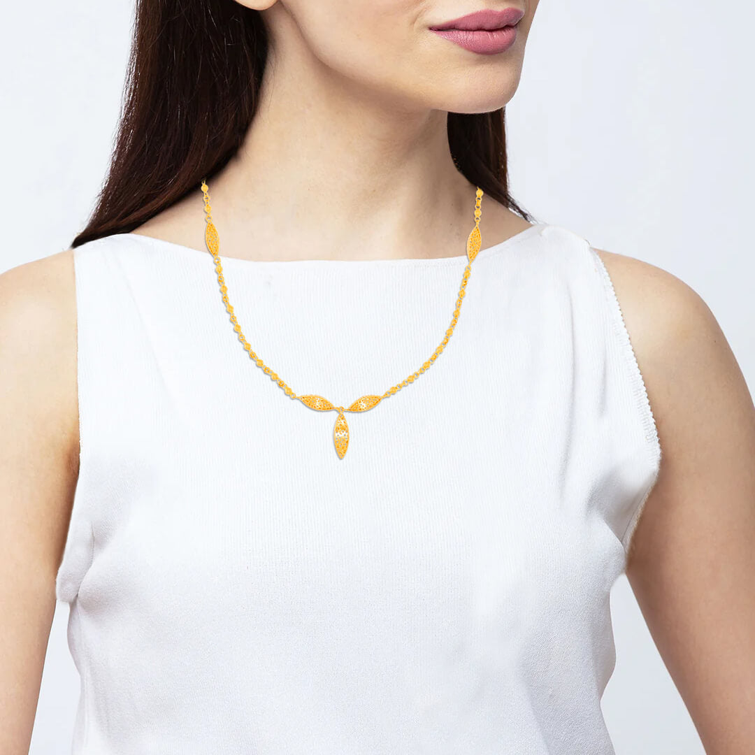 Gracile Gleam Gold Short Necklace