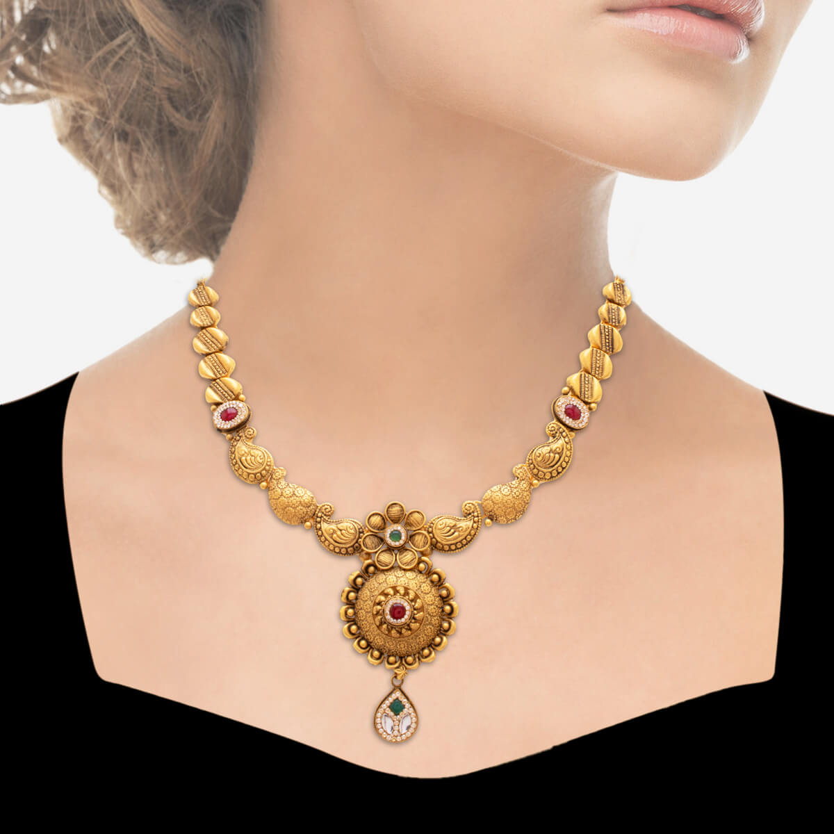 Gold Short Necklace with Classic Opulence