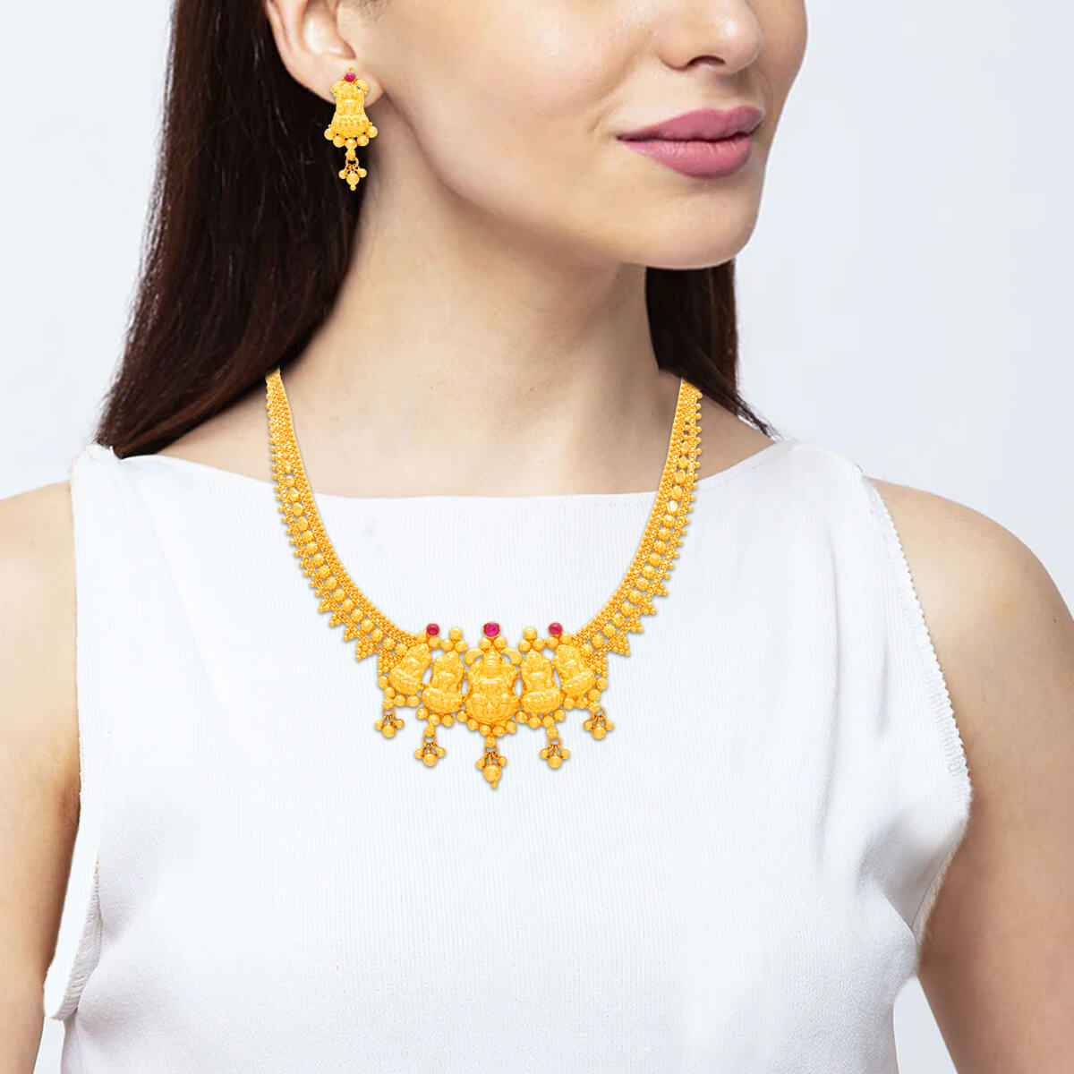 Grand Gold Elegance Short Necklace