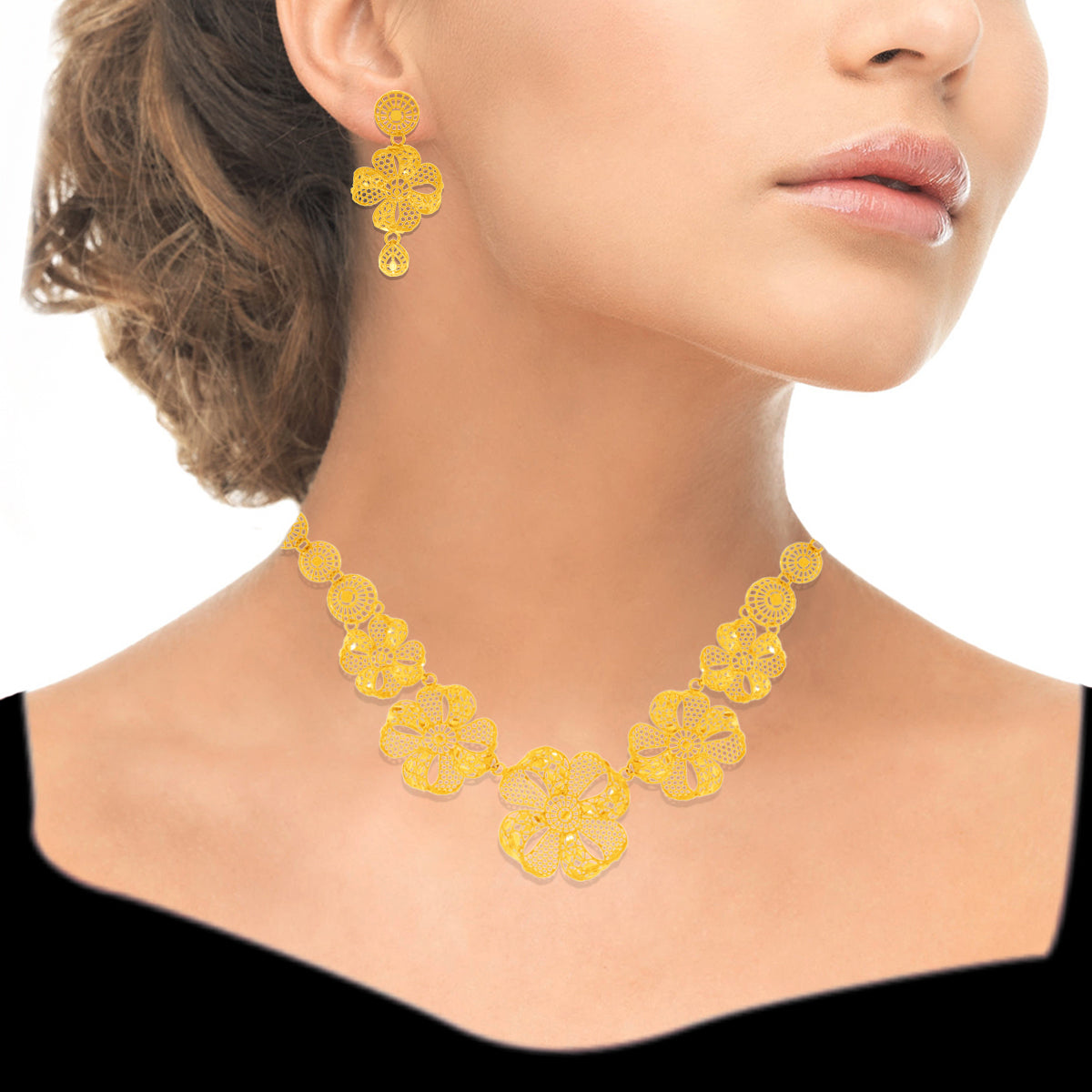Charming Clover Bloom Gold Short Necklace