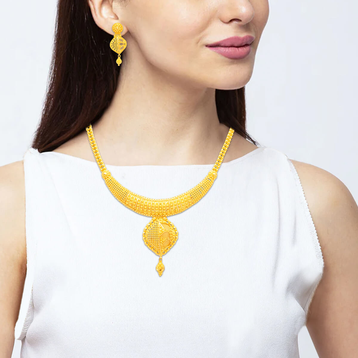 Royal Gleam Cuboid Gold Short Necklace